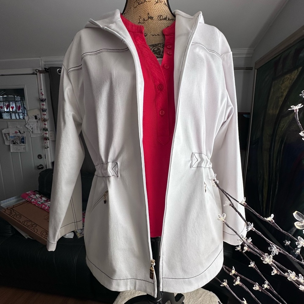 Beautiful St John Sport Coat, gold, drawstring cinch & hood Sz Small to Med